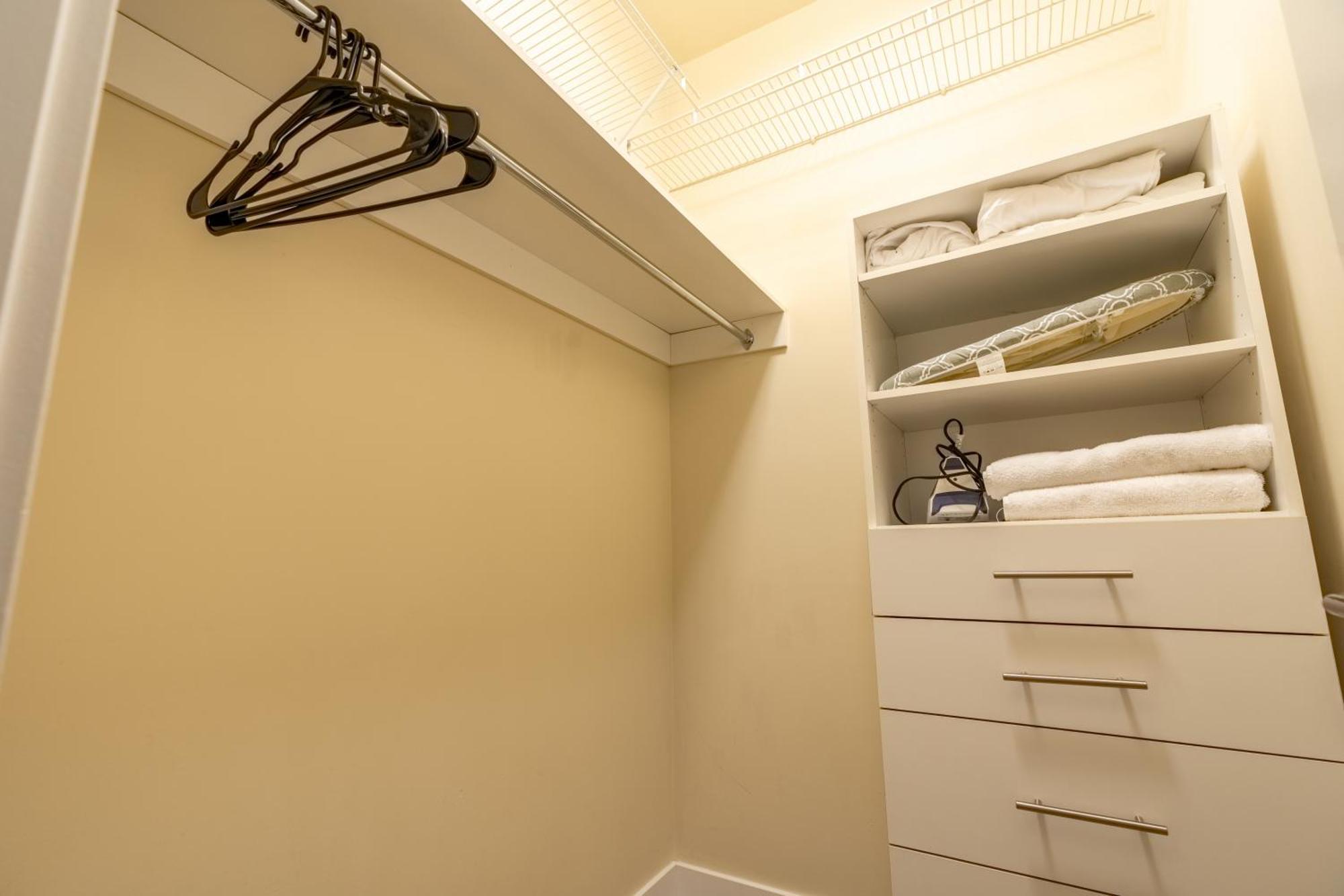 Globalstay Modern Downtown Apartment Торонто Экстерьер фото