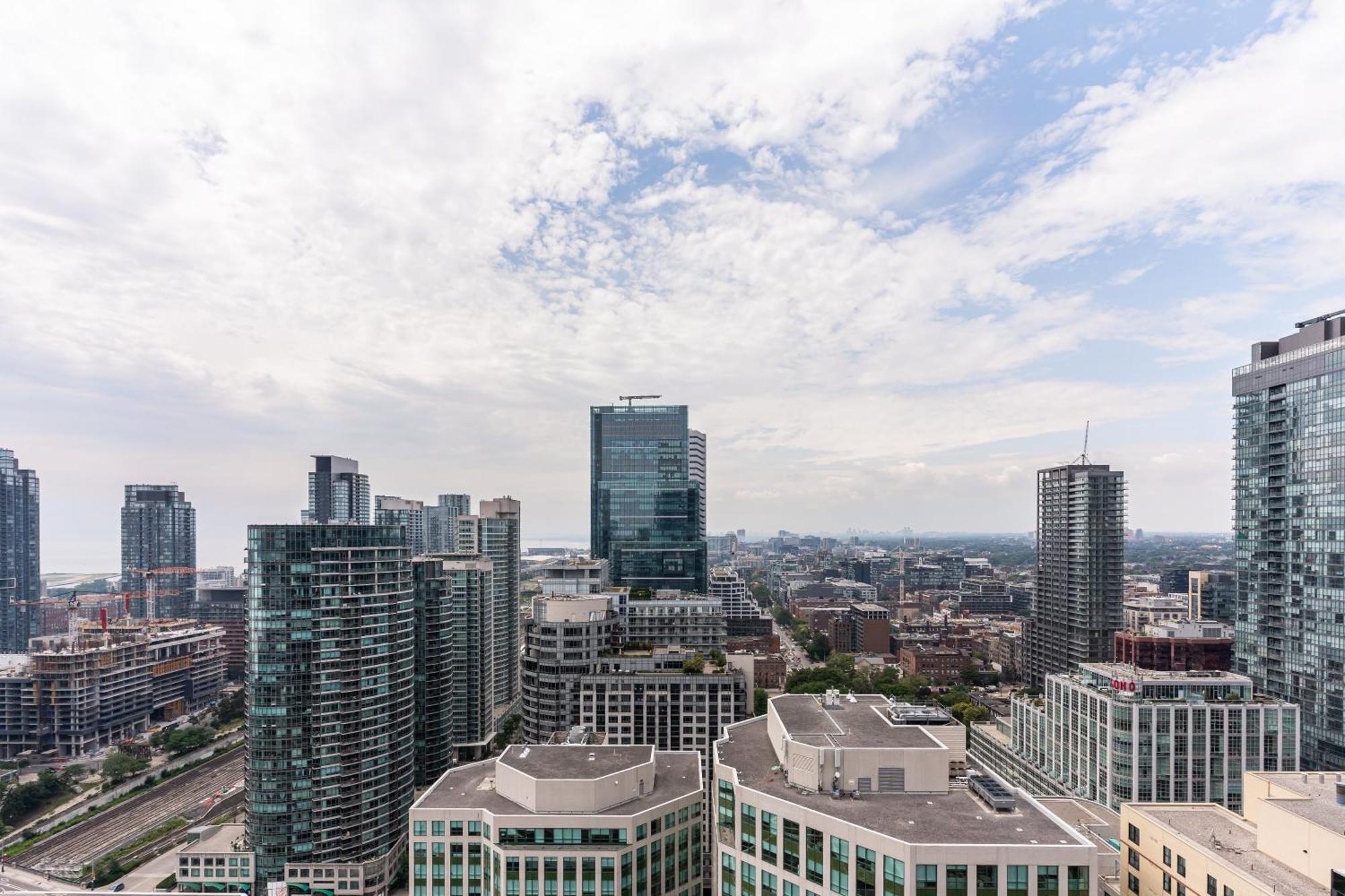 Globalstay Modern Downtown Apartment Торонто Экстерьер фото