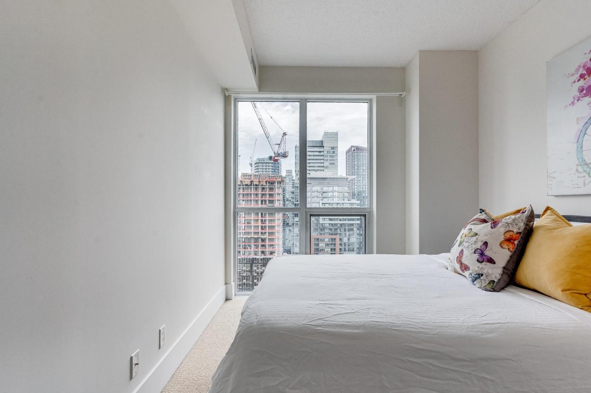 Globalstay Modern Downtown Apartment Торонто Экстерьер фото
