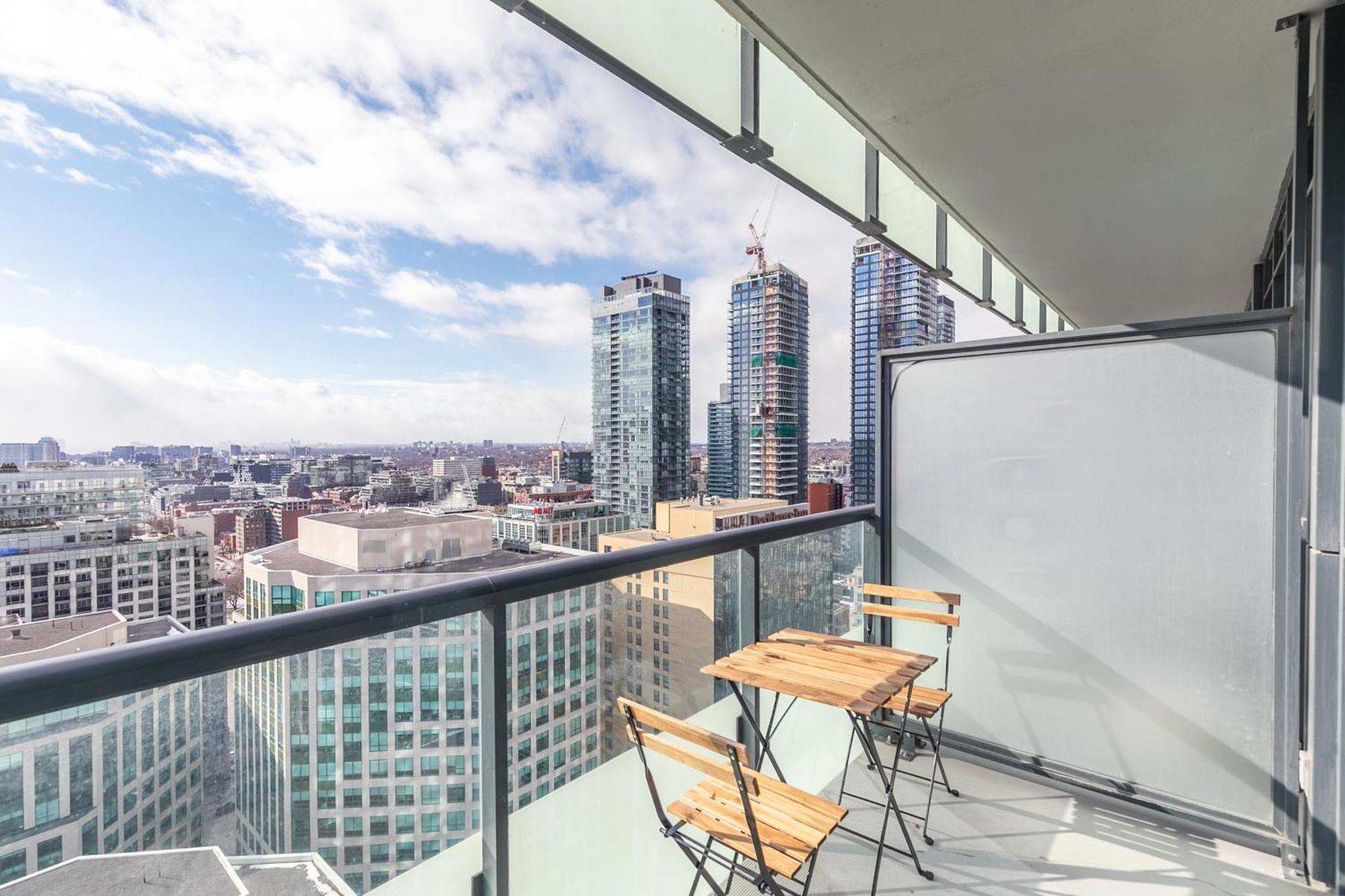 Globalstay Modern Downtown Apartment Торонто Экстерьер фото