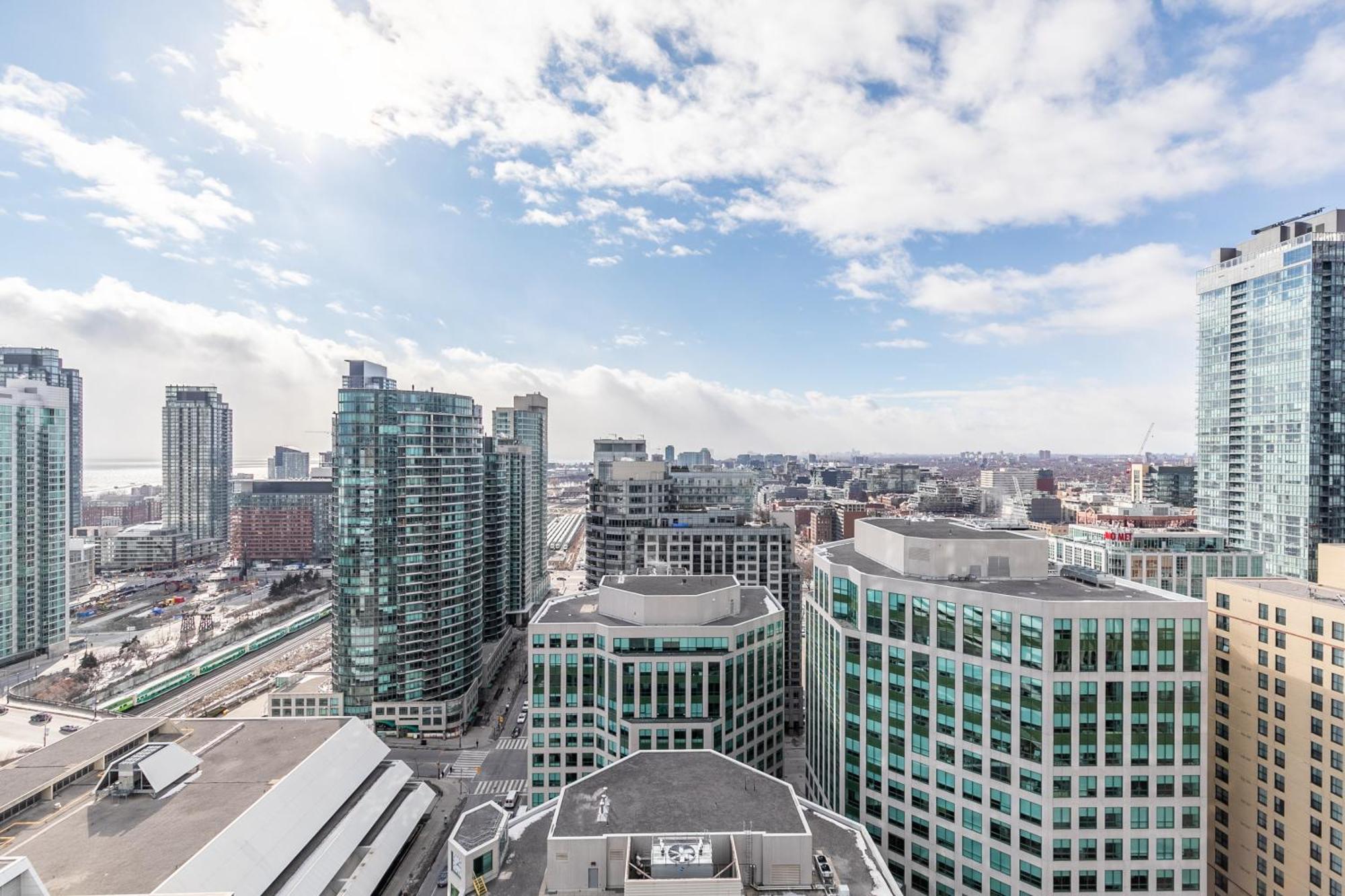 Globalstay Modern Downtown Apartment Торонто Экстерьер фото