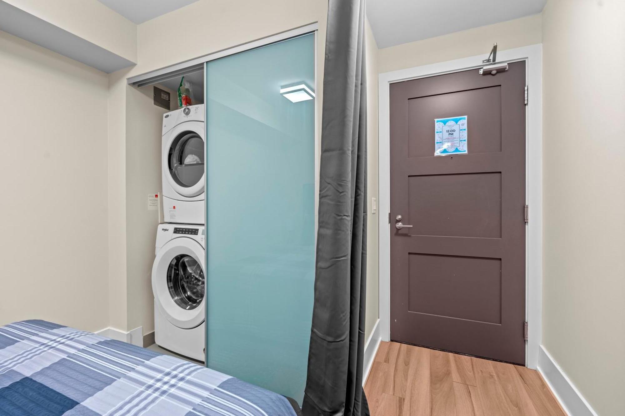 Globalstay Modern Downtown Apartment Торонто Экстерьер фото
